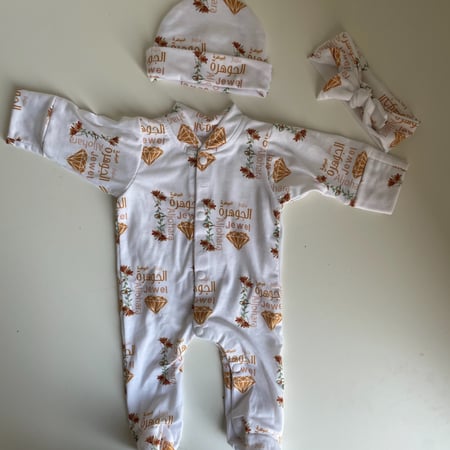 بكج هديه عباره عن طقم بالاسم جاهزه للاستلام