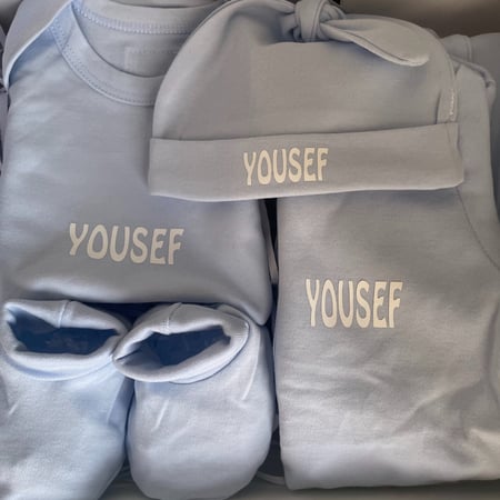 بوكس هديه طقم لبس مكون من بربتوزين وقبعه وجوربين وقفازين مع بوكس كرتوني