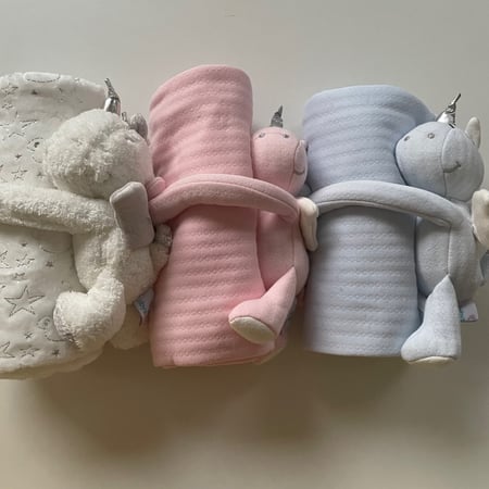 بكج بطانيه مع دميه الينكورن