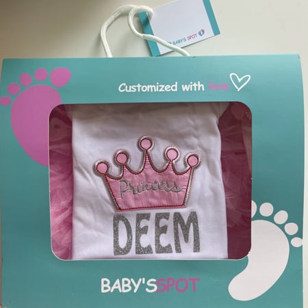 هديه مكونه من بربتوز بالاسم وتنوره وربطة شعر (بدون جزمه)