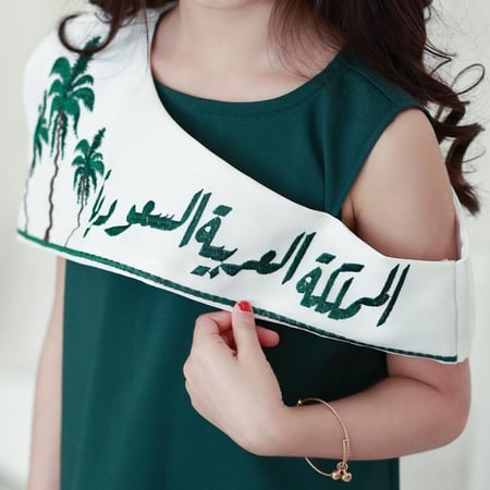 فستان بناتي أخضر لليوم الوطني