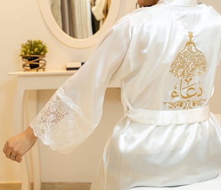 روب حرير للعروس او الميك أب