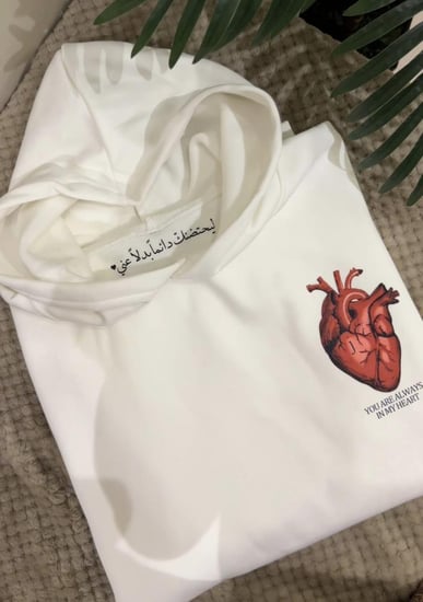 بلوفر ليحتضنك دائمًا بدلًا عني
