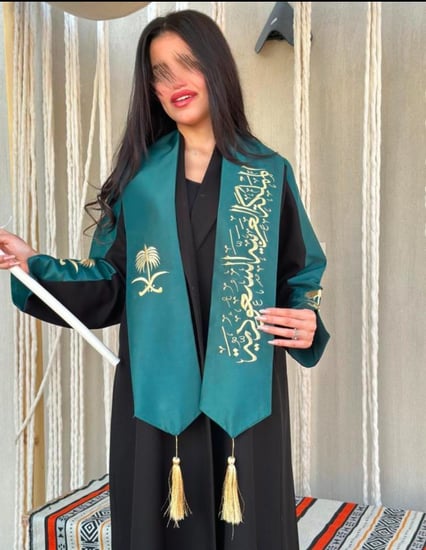 عباية اليوم الوطني مع وشاح