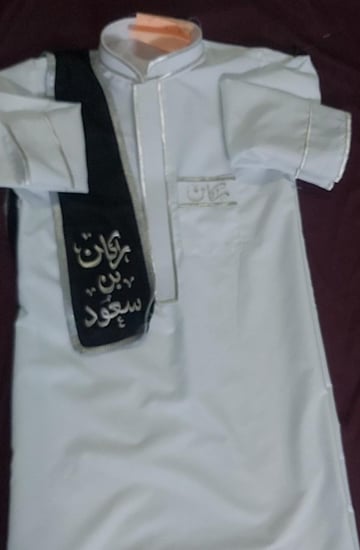 ثوب ولادي مع شال بالاسم