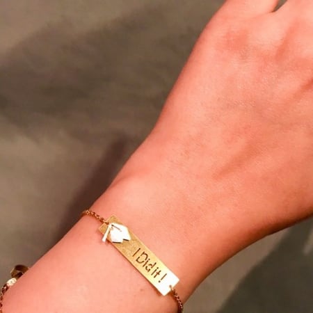 اساور تخرج بالاسم