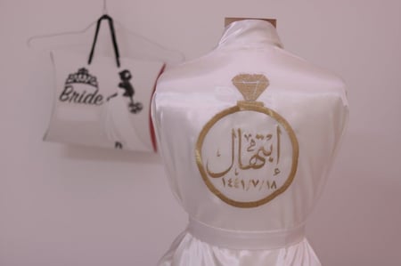 روب عرايس حرير بالاسم