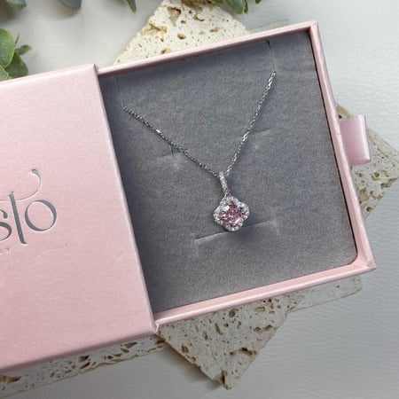 عقد Pink luck