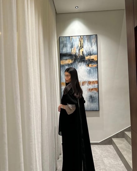 عباية نص كلوش كريب ملكي مع كلفة سدو وكم بيج باربي