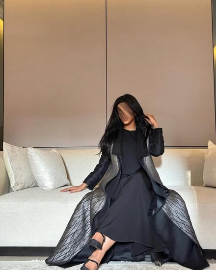 عباية تفتة تايواني مع قطعة خارجية دبل فيس القصة نص كلوش.