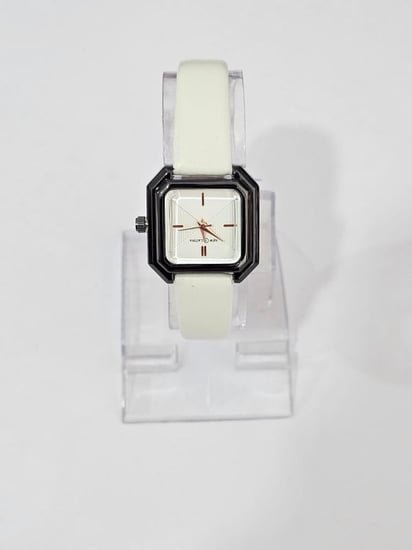 ساعه جلد للأولاد لونين ابيض وسماوي