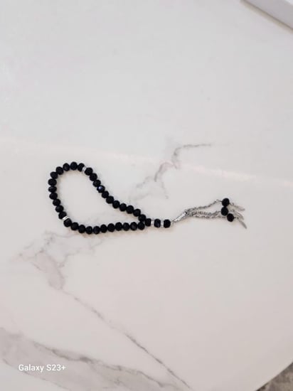 سبحة أنيقة للأولاد لون أسود