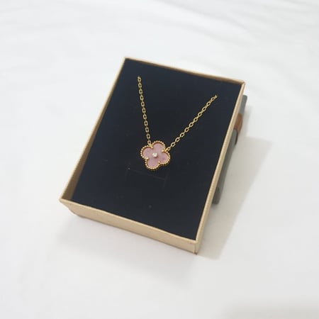 سلسال زهرة البرسيم وردي