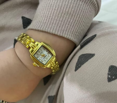 ساعة مواليد