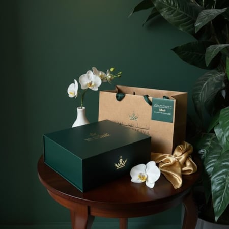 بكج فاخر مكون من عطر نسائي وساعة نسائية