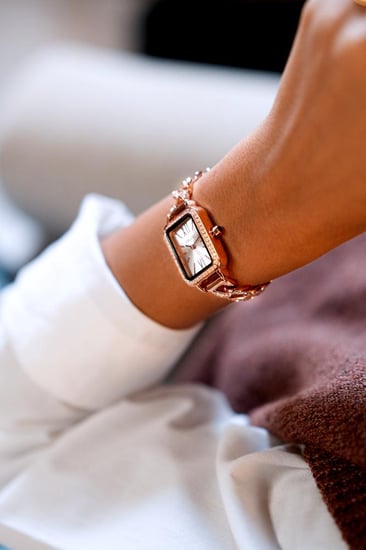 ساعة نسائية سلسة بتصميم أنيق بلون روز قولد