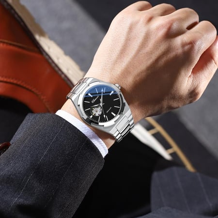 ساعة رجالية اوتوماتيك بلون فضي والاسود