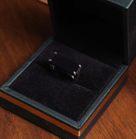 خاتم ملكي مستطيل عيار 925 - اسود