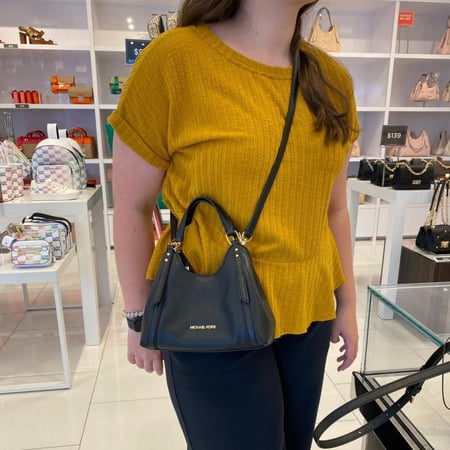 شنطة مايكل كورس صغيره ابيض