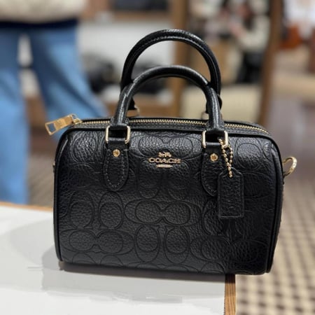 شنطة كوتش ميني روان اسود لوقو محفور