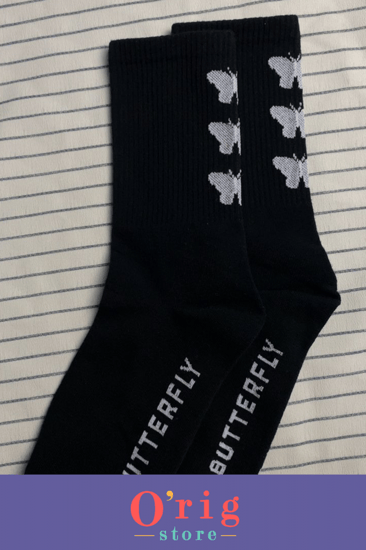 جوارب الفراشات السوداء