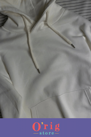 بلوفر أبيض بالإسم