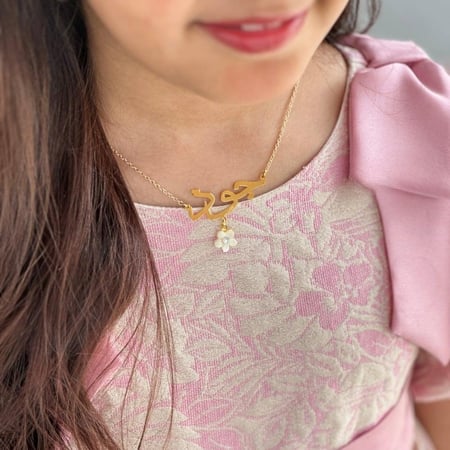 سلسال الوردة بتصميم ناعم