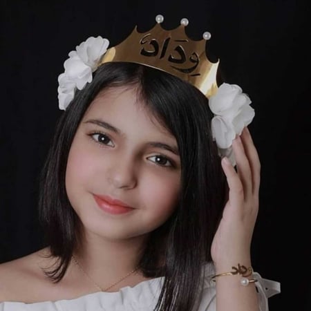 تاج بالاسم مع ورد