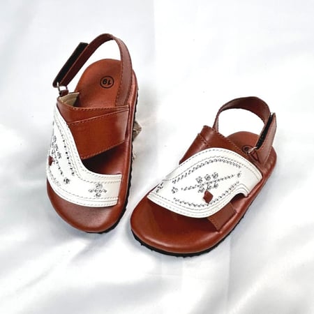نعال شرقي بني وابيض