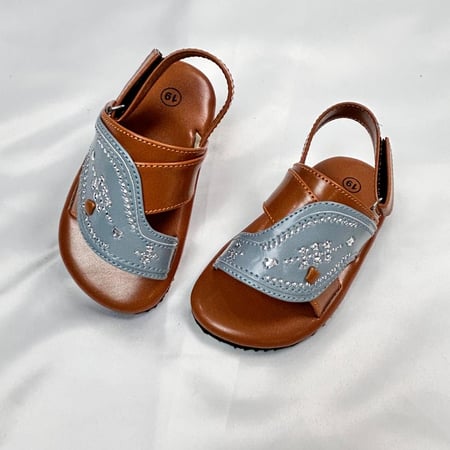 نعال شرقي بني وسماوي