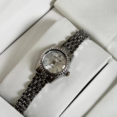 ساعة مواليد صغيره