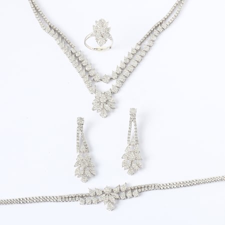 طقم الماس ذهب عيار 18