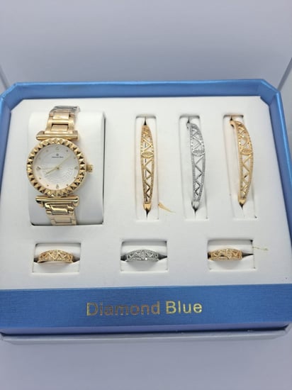 طقم نسائي مع بناجر B02