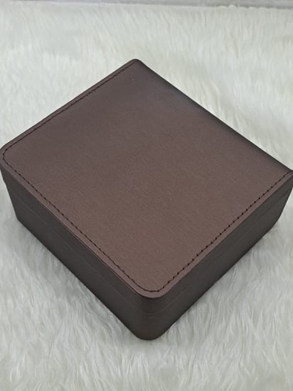 طقم نسائي مع سلسال F05