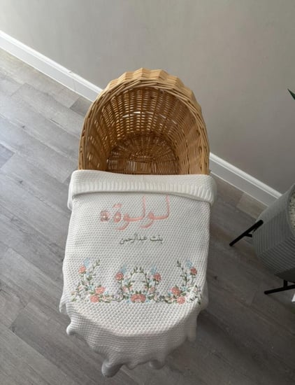 بطانيه بيضاء