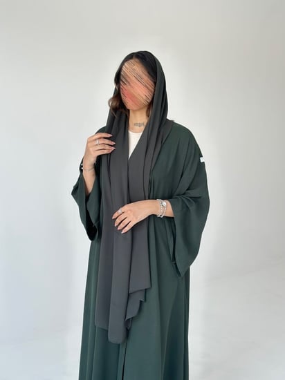 عباية كريب خضراء أكمام واسعة