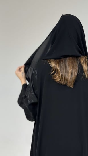 عباية ملكي مع أكمام كتان مشجر