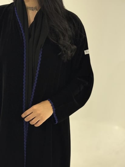 مخمل مع قيطان كحلي