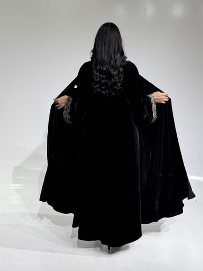 مخمل اسود مع أسواره جاكار بيج