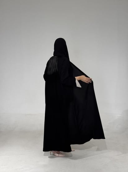 ملكي مع أكمام سواره بفتحة بيج