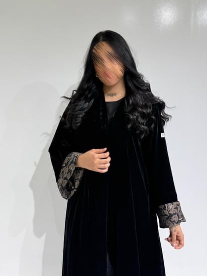 مخمل اسود مع أسواره جاكار بيج