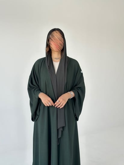 عباية كريب خضراء أكمام واسعة