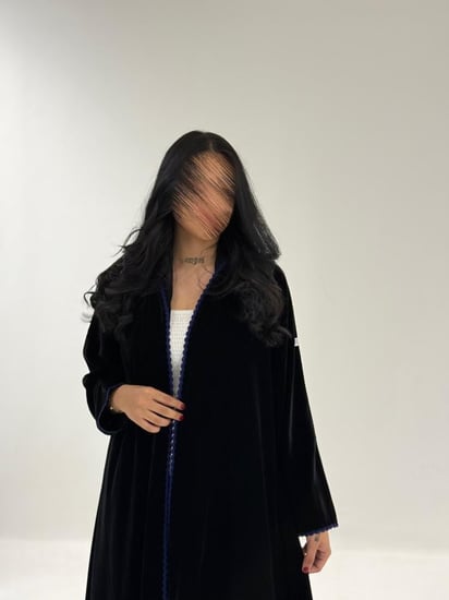 مخمل مع قيطان كحلي