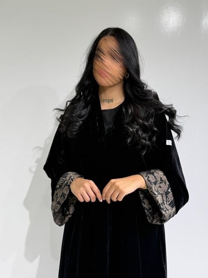 مخمل اسود مع أسواره جاكار بيج