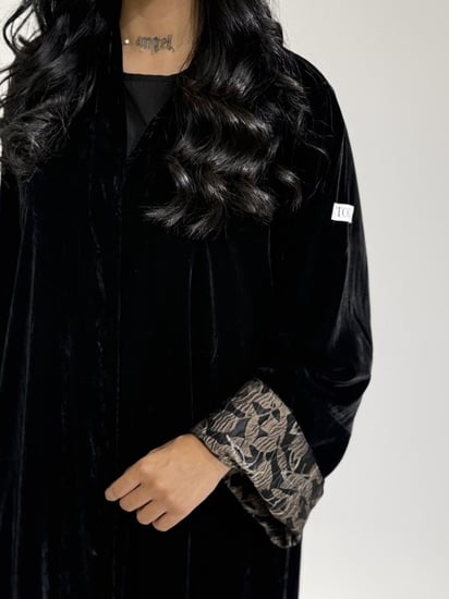 مخمل اسود مع أسواره جاكار بيج