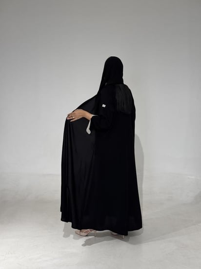 ملكي مع أكمام سواره بفتحة بيج