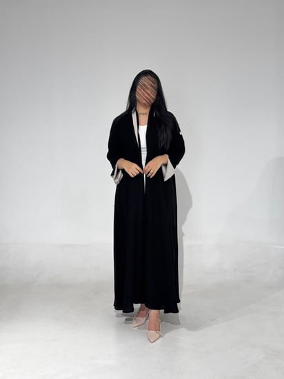 ملكي مع أكمام سواره بفتحة بيج