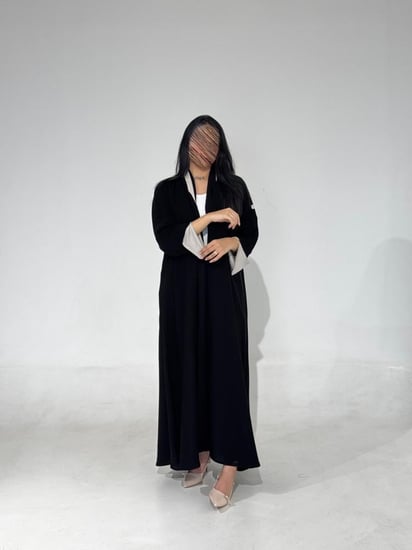 ملكي مع أكمام سواره بفتحة بيج