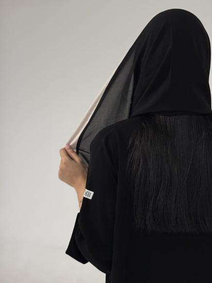 ملكي مع أكمام سواره بفتحة بيج