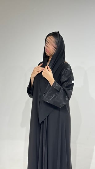 عباية ملكي مع أكمام كتان مشجر